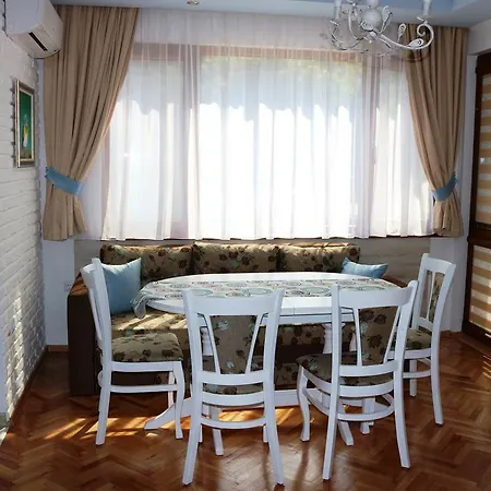 - Lets4holiday Апартаменты Варна