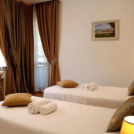 - Lets4holiday Апартаменты